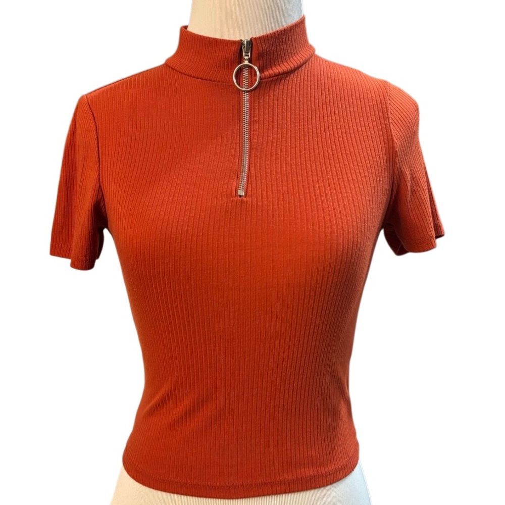 Love J. Ribbed Mock-Neck Zip Front Top – Size Small